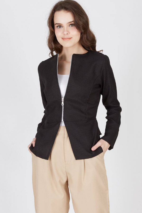 Jas blazer dengan potongan peplum
